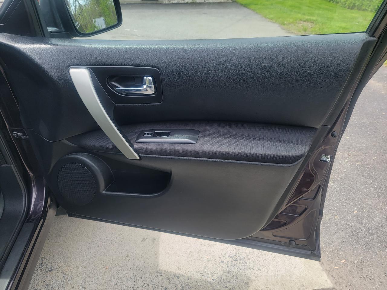 Nissan Rogue S AWD 2011