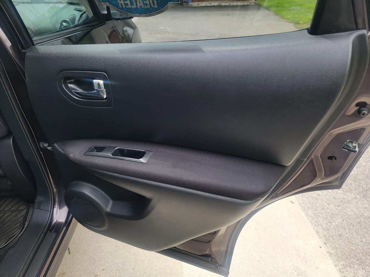 Nissan Rogue S AWD 2011