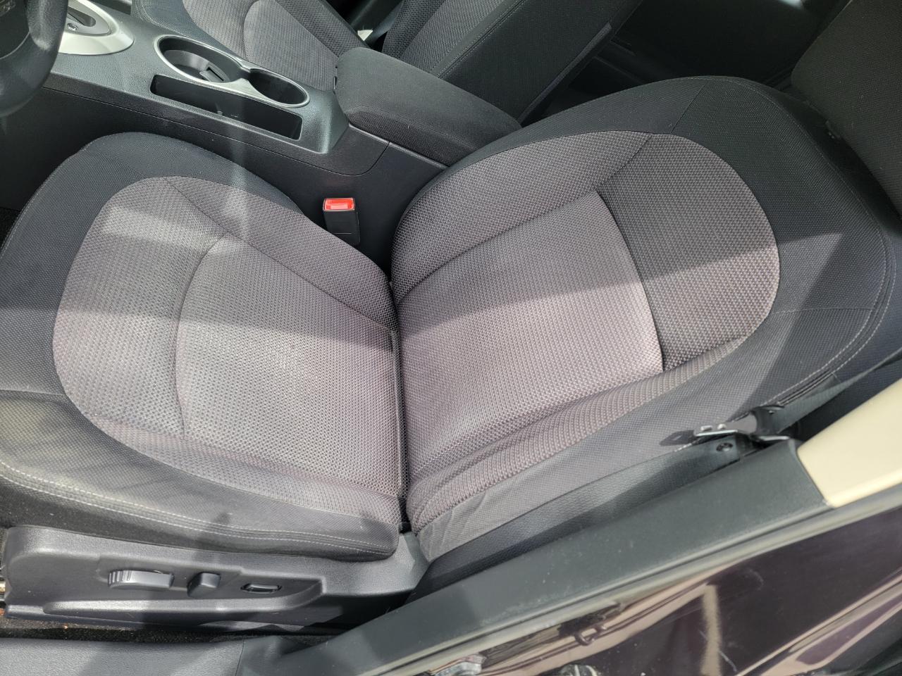 Nissan Rogue S AWD 2011