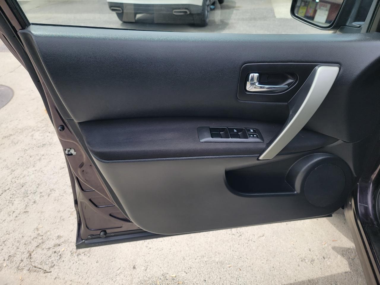 Nissan Rogue S AWD 2011