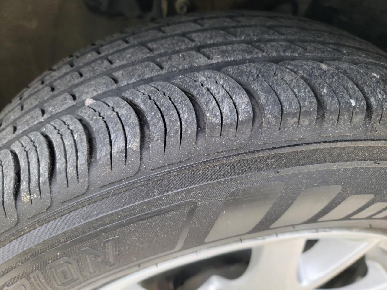 Nissan Rogue S AWD 2011