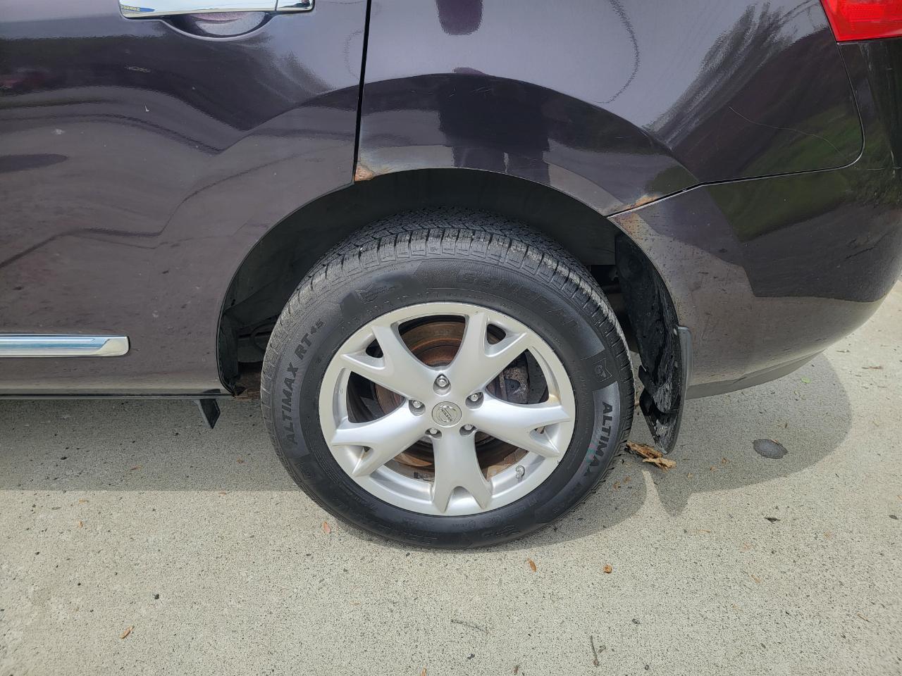 Nissan Rogue S AWD 2011