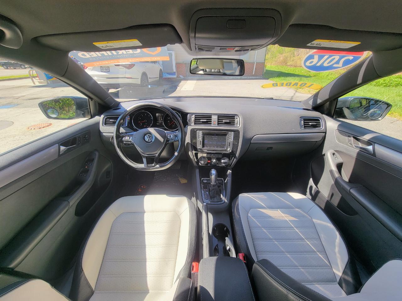 Volkswagen Jetta SE 6A 2016