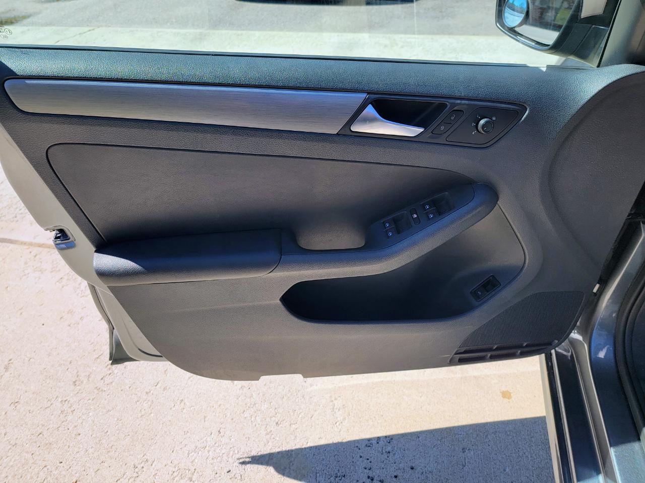 Volkswagen Jetta SE 6A 2016
