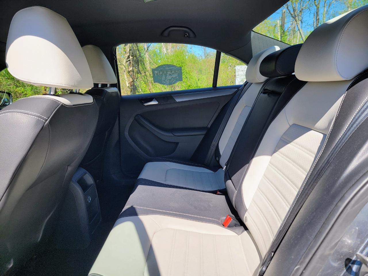 Volkswagen Jetta SE 6A 2016