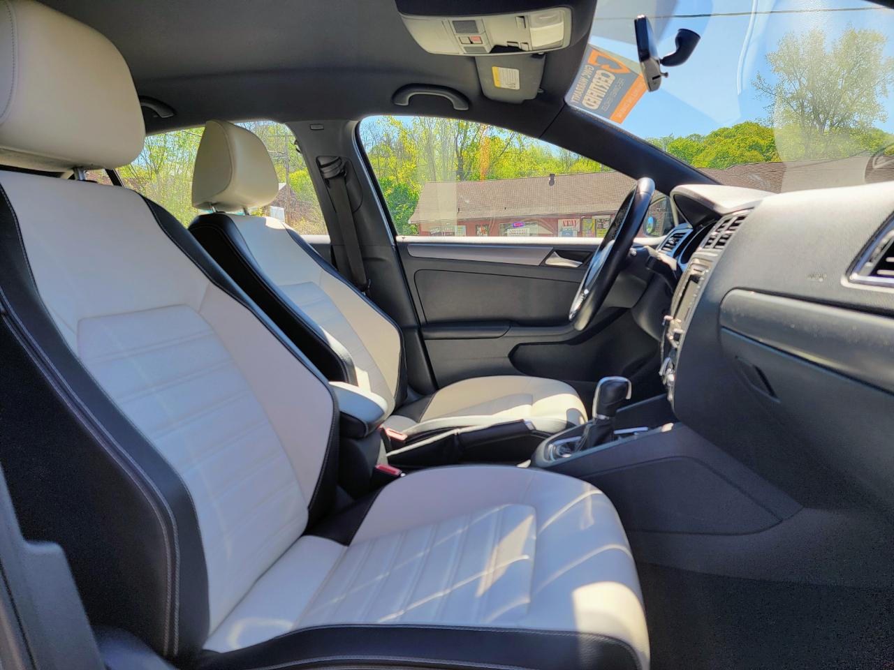 Volkswagen Jetta SE 6A 2016