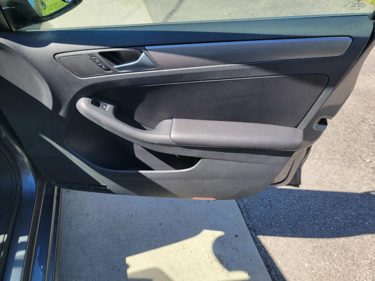 Volkswagen Jetta SE 6A 2016