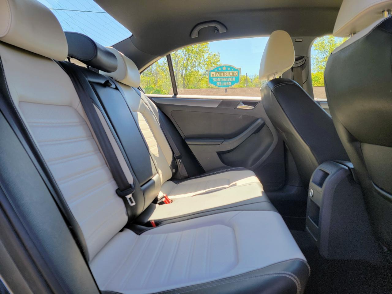 Volkswagen Jetta SE 6A 2016