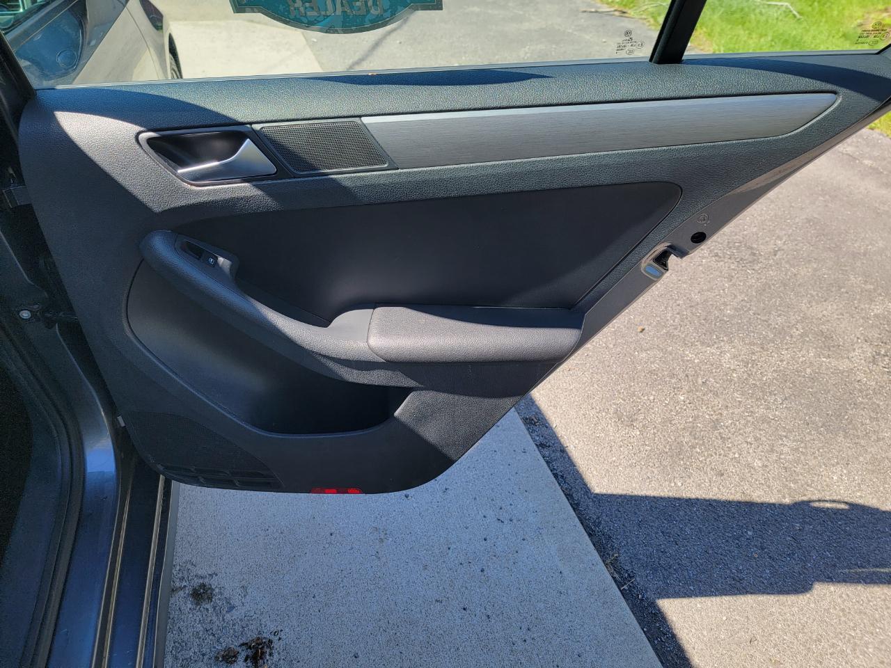 Volkswagen Jetta SE 6A 2016