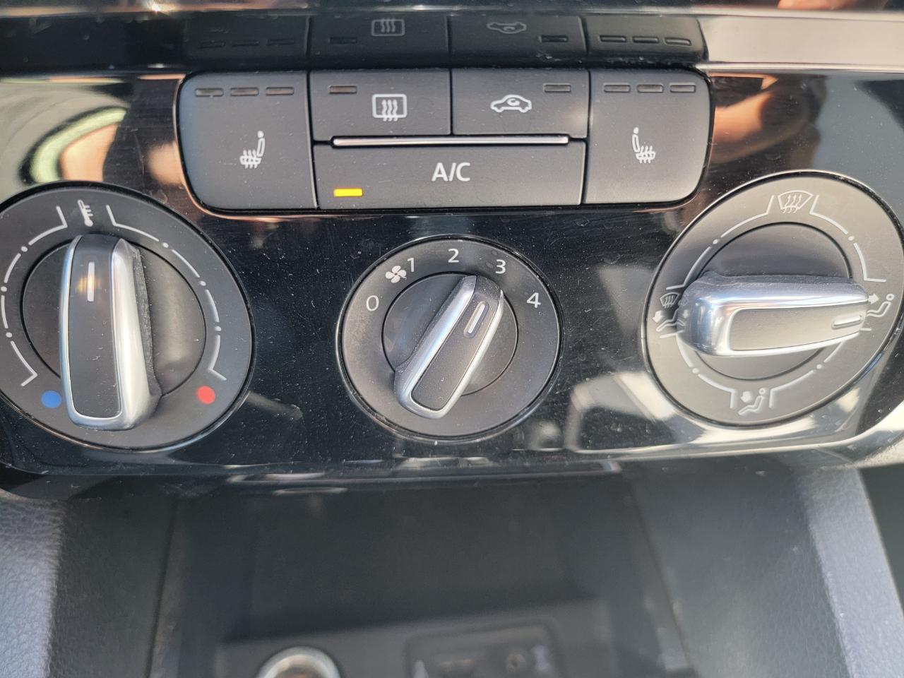 Volkswagen Jetta SE 6A 2016