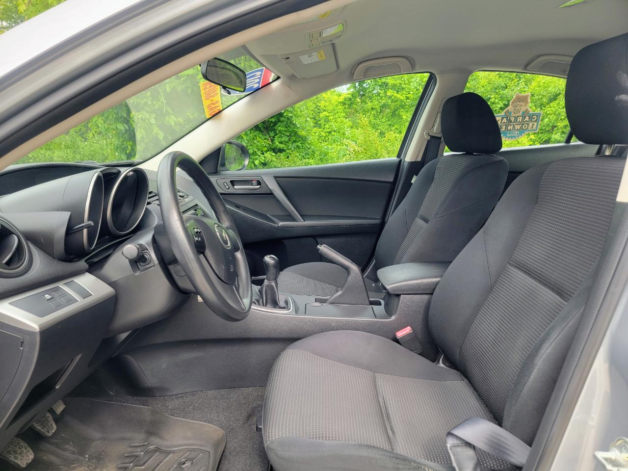 Mazda MAZDA3 i Sport 4-Door 2012