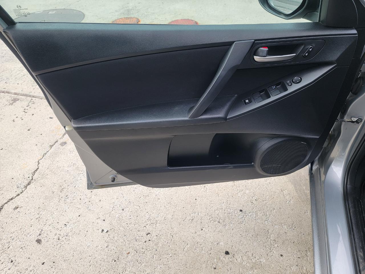 Mazda MAZDA3 i Sport 4-Door 2012