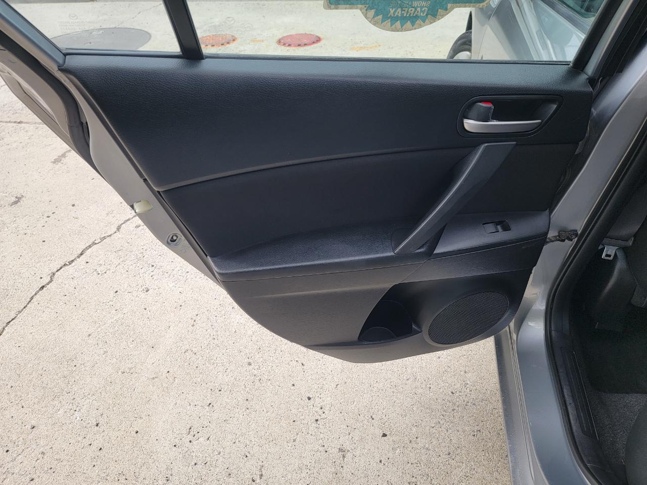 Mazda MAZDA3 i Sport 4-Door 2012