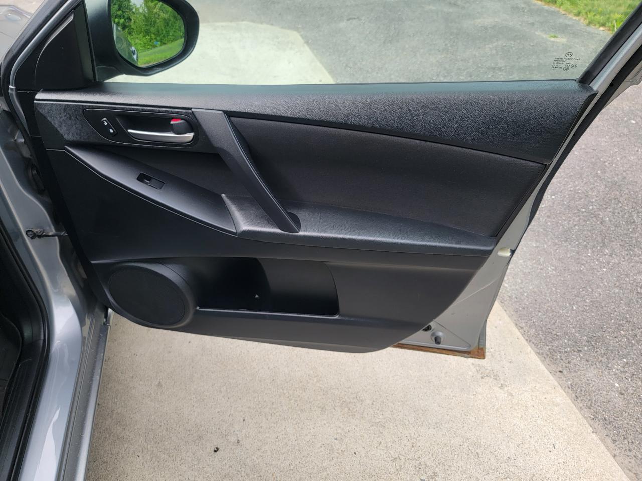 Mazda MAZDA3 i Sport 4-Door 2012