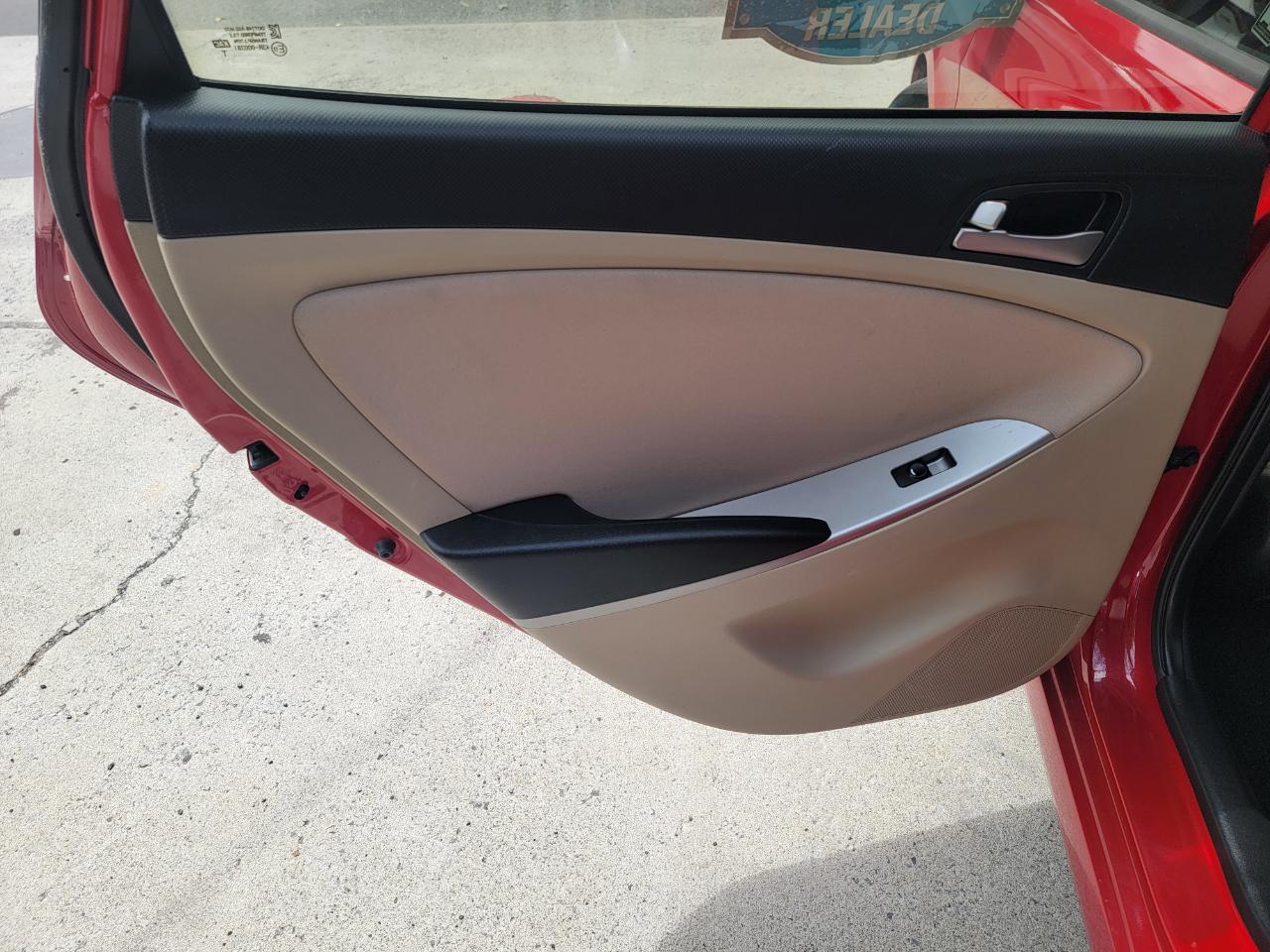 Hyundai Accent SE 4-Door 6A 2017