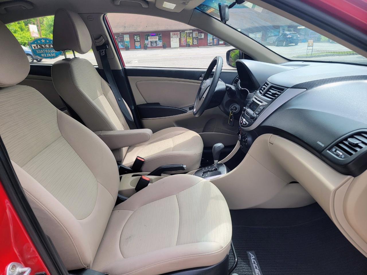 Hyundai Accent SE 4-Door 6A 2017