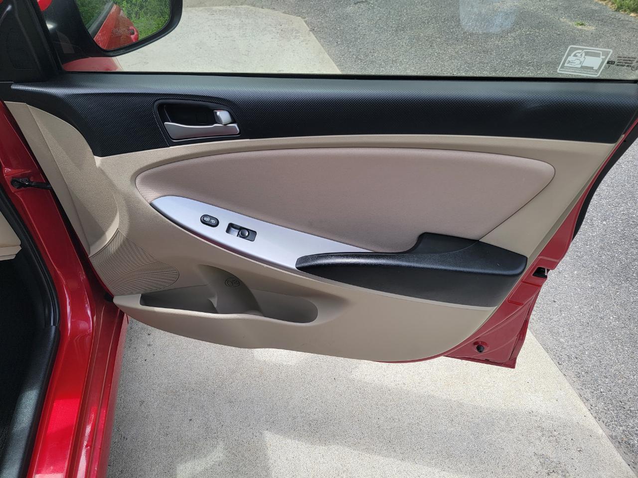 Hyundai Accent SE 4-Door 6A 2017