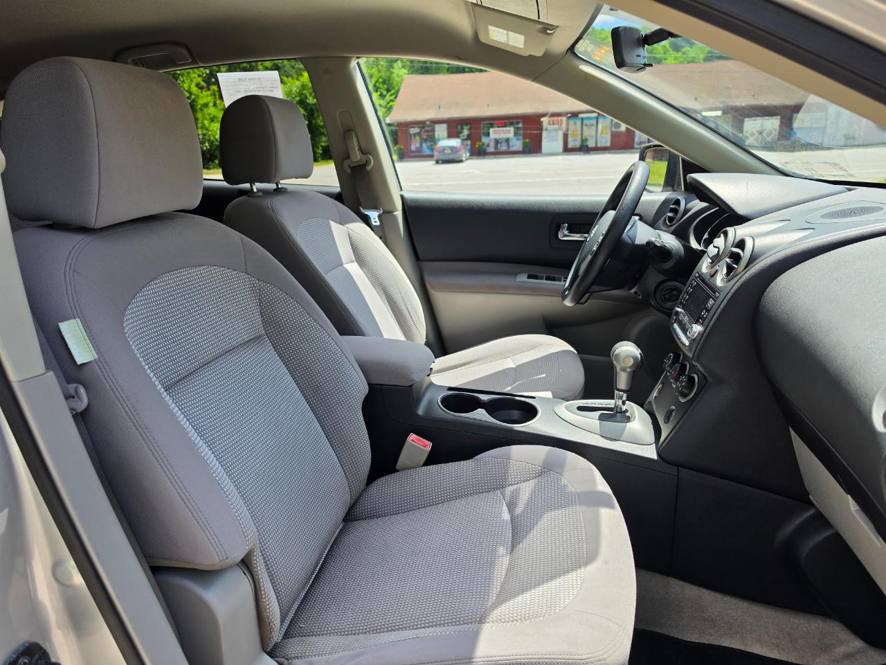 Nissan Rogue S AWD 2011