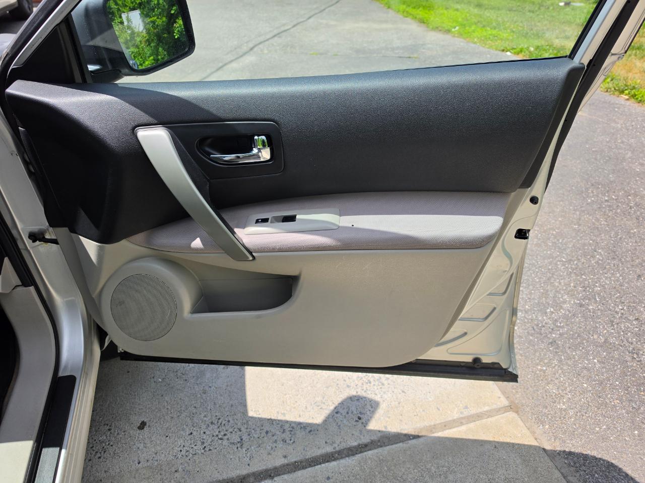 Nissan Rogue S AWD 2011
