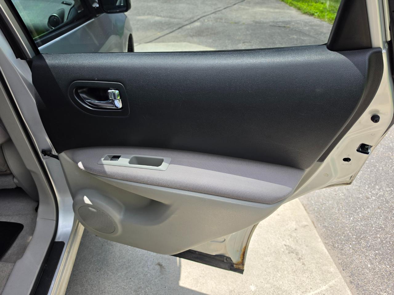 Nissan Rogue S AWD 2011