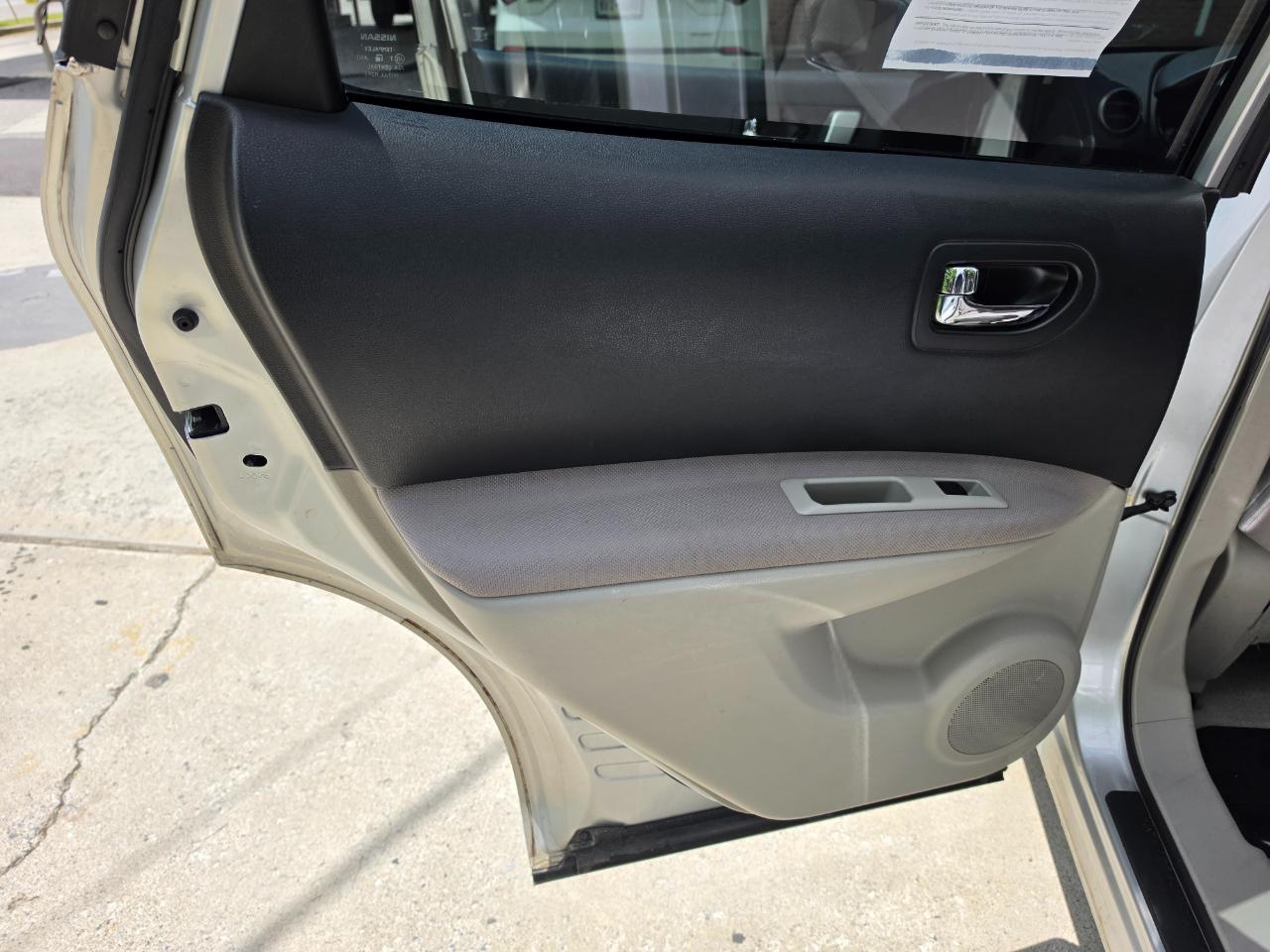 Nissan Rogue S AWD 2011
