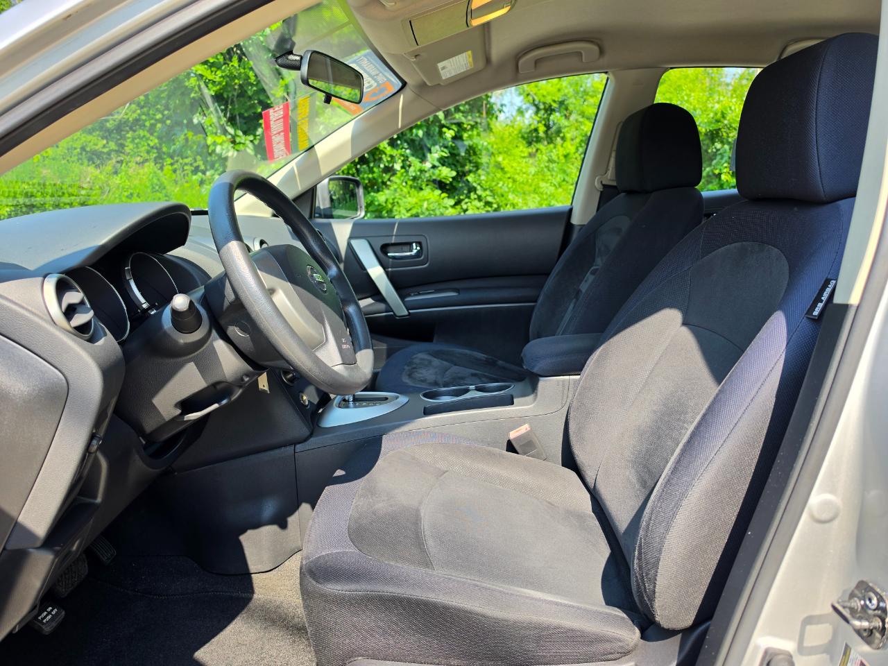 Nissan Rogue S AWD 2010