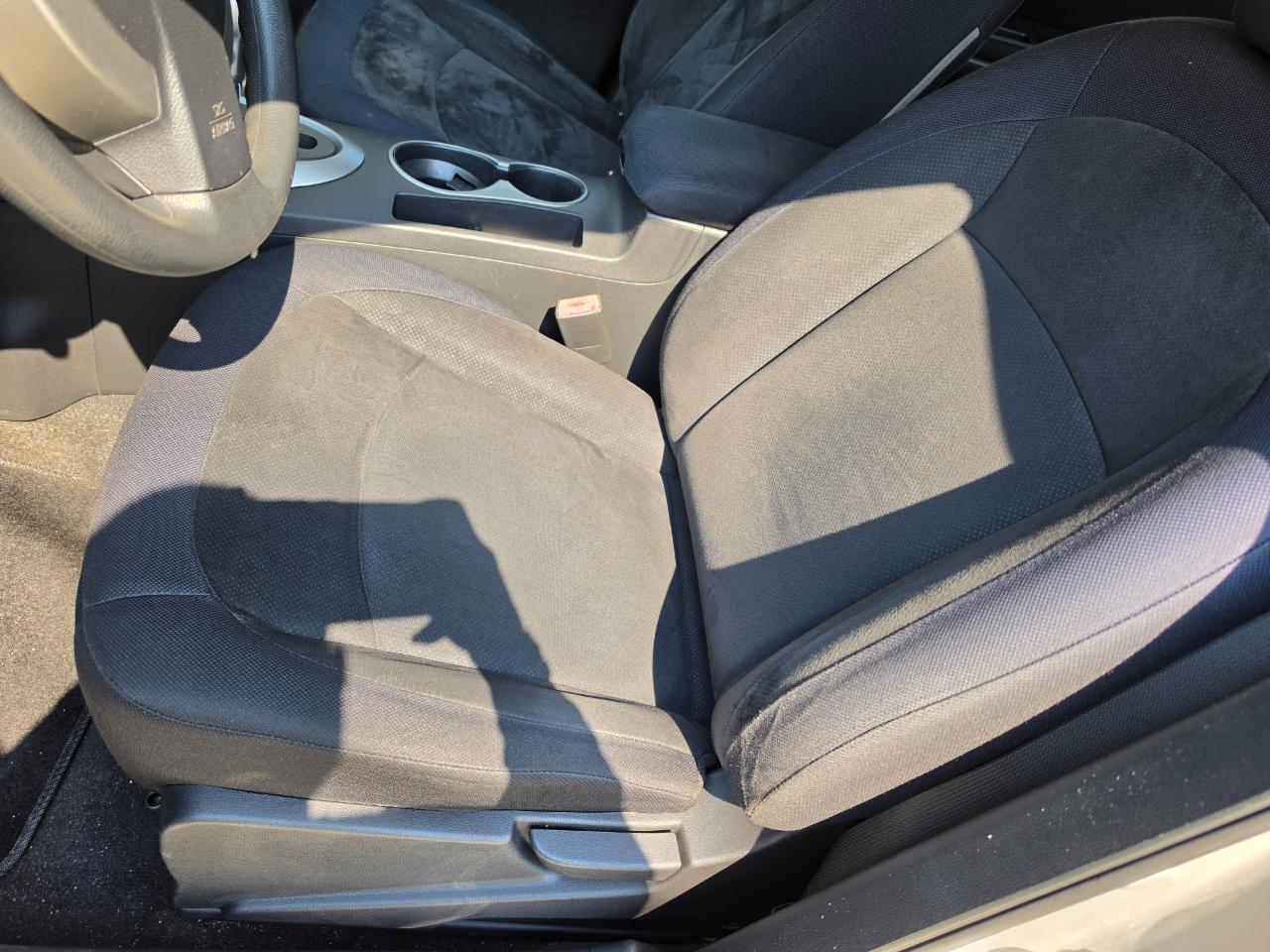 Nissan Rogue S AWD 2010