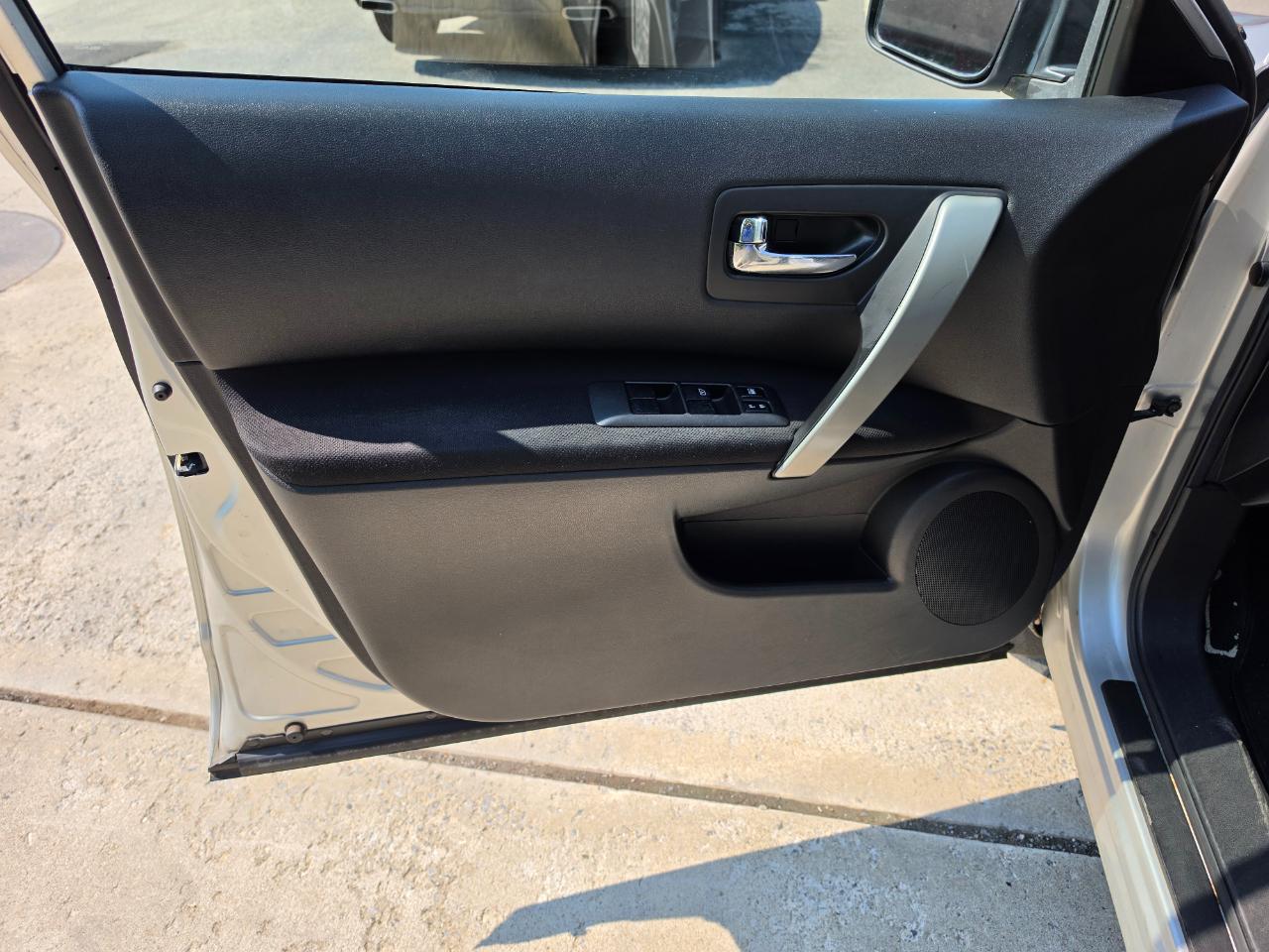 Nissan Rogue S AWD 2010