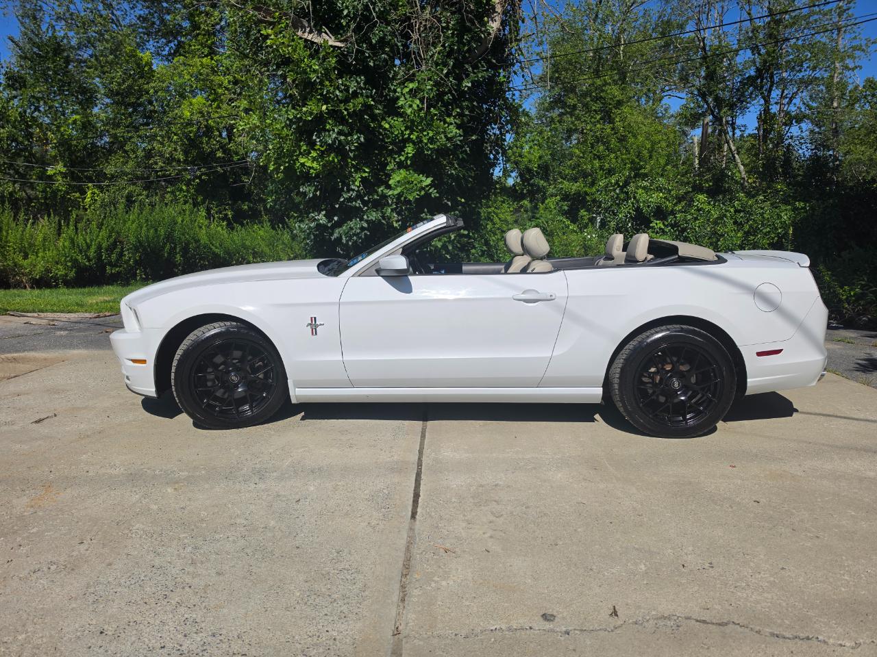 Ford Mustang V6 Convertible 2014