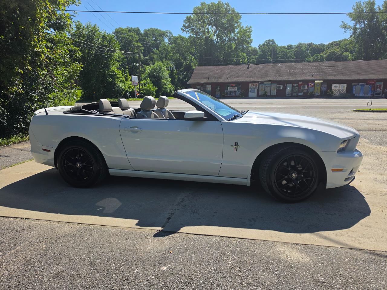 Ford Mustang V6 Convertible 2014