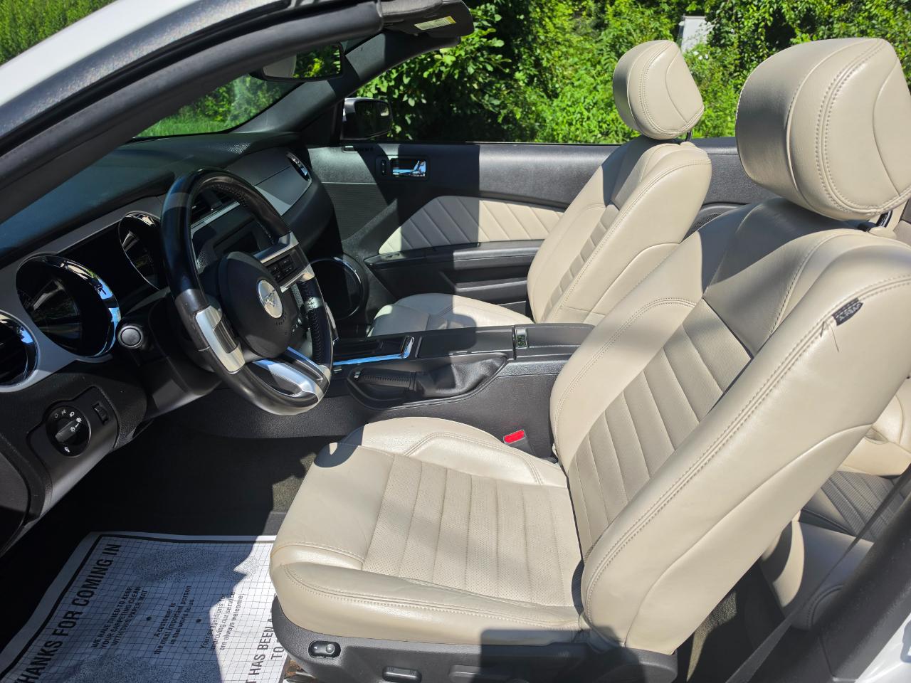 Ford Mustang V6 Convertible 2014