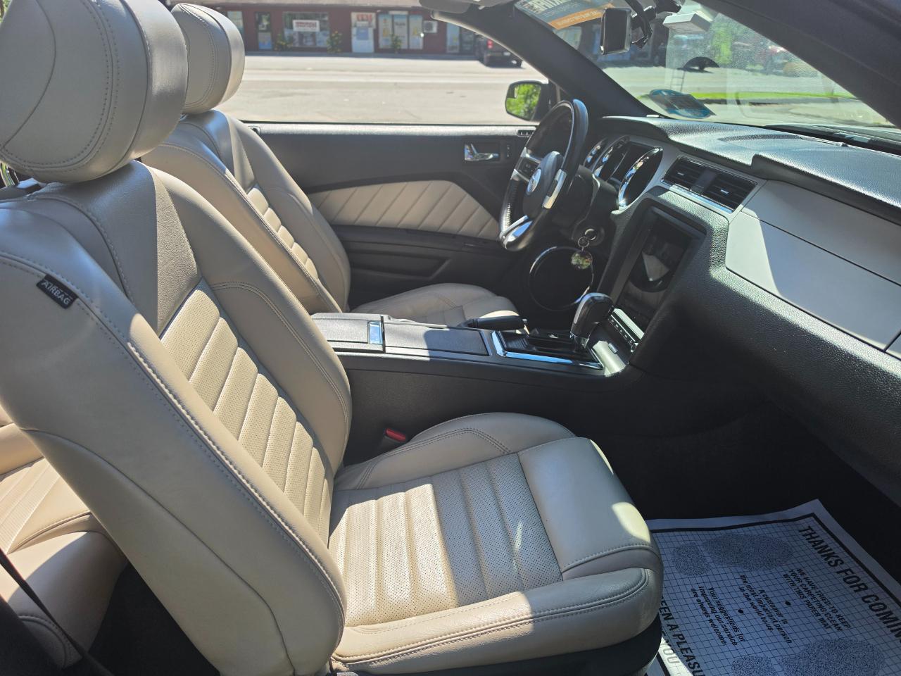 Ford Mustang V6 Convertible 2014