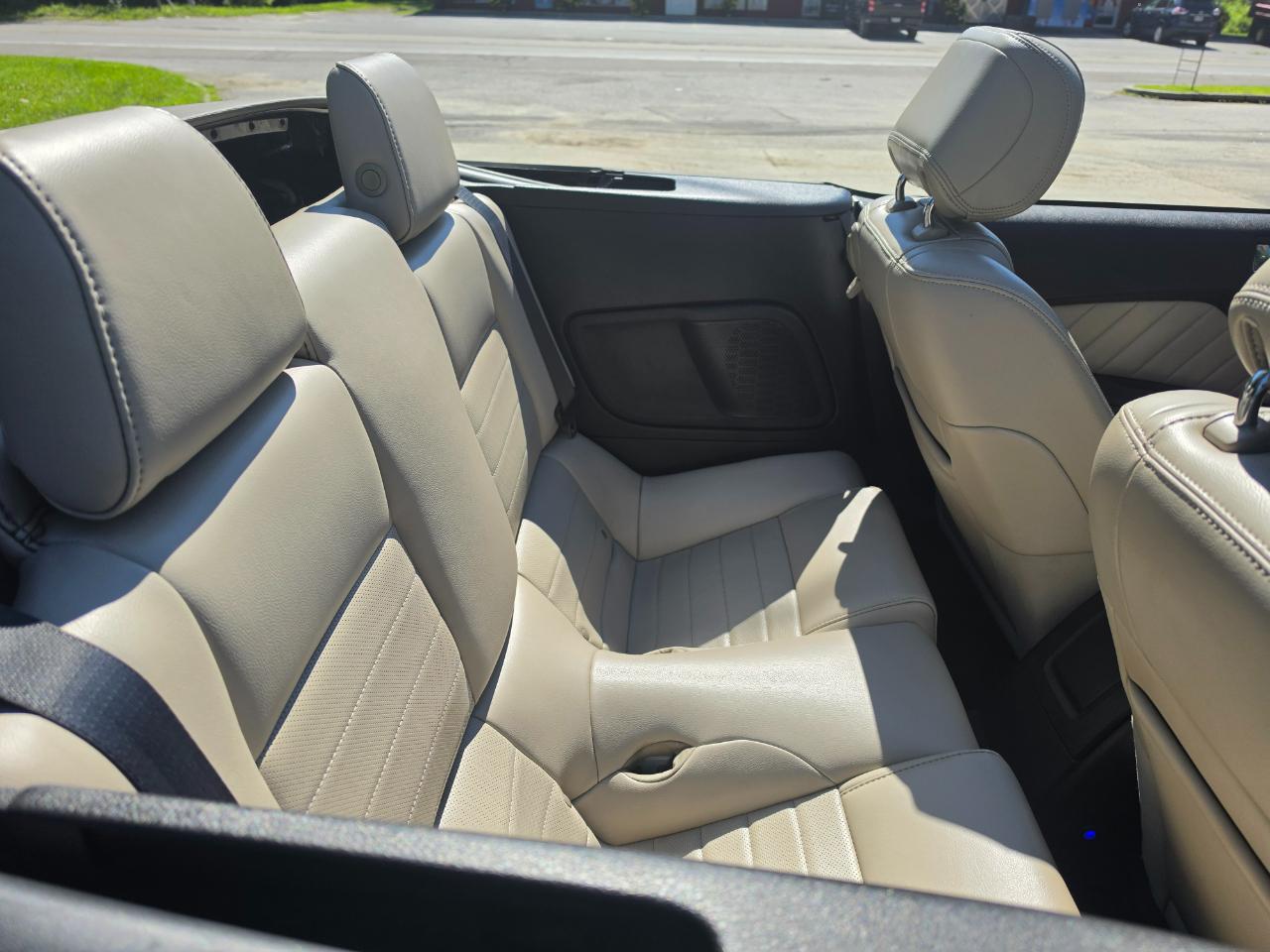 Ford Mustang V6 Convertible 2014
