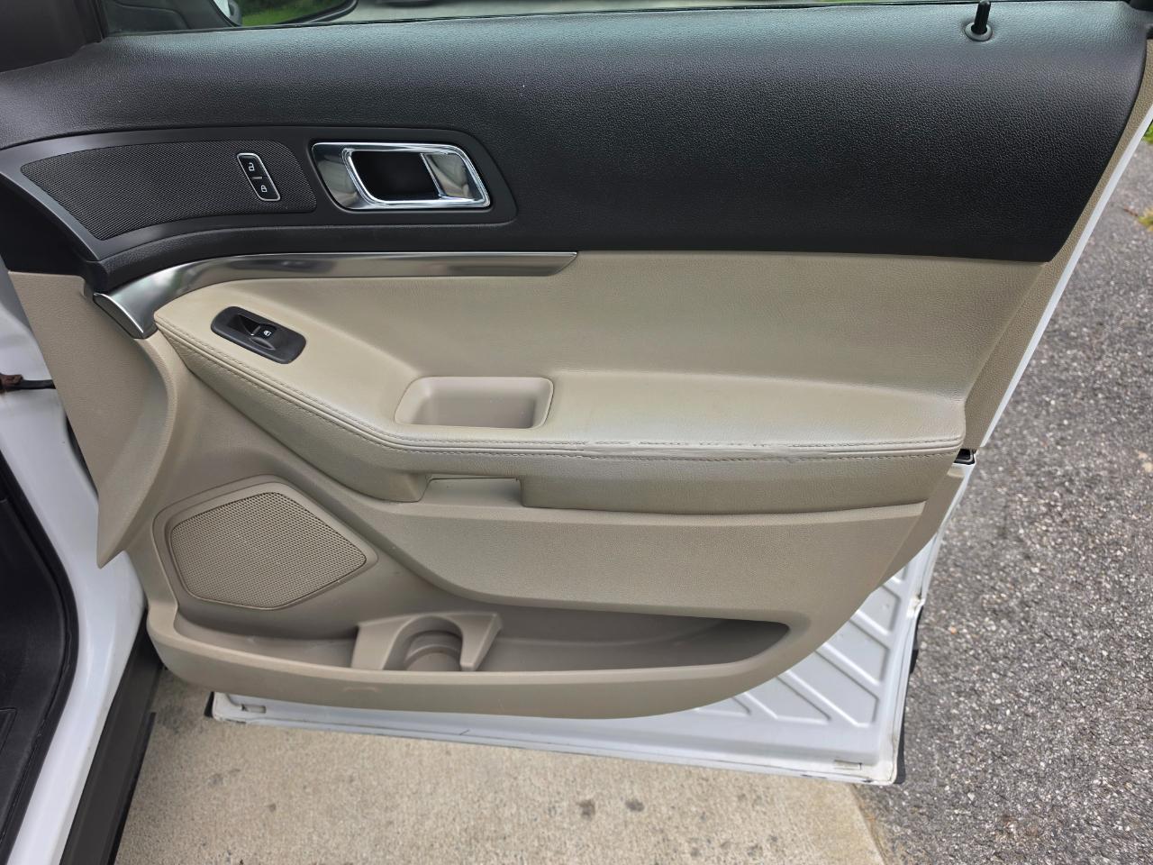 Ford Explorer Base 4WD 2015