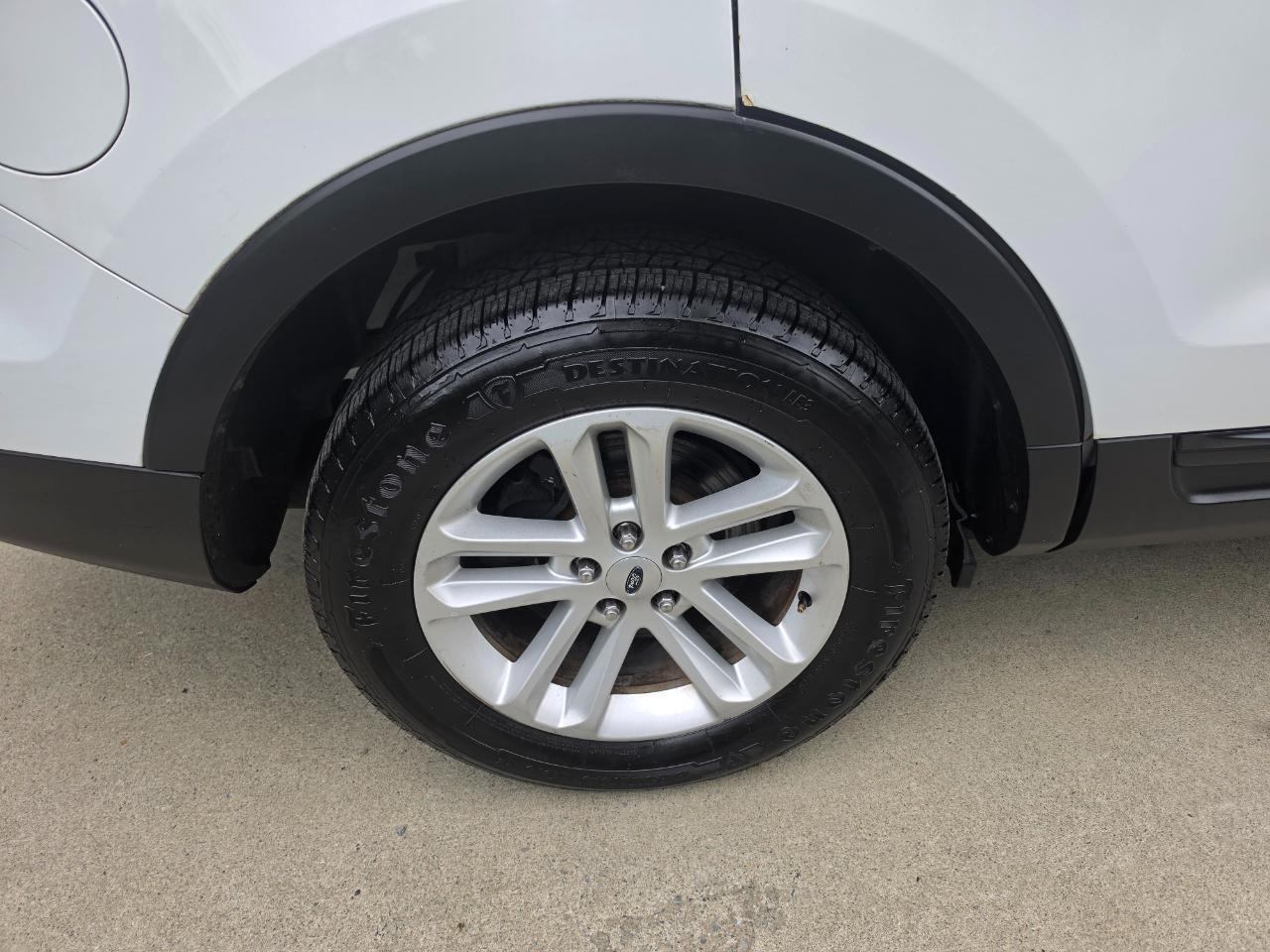 Ford Explorer Base 4WD 2015