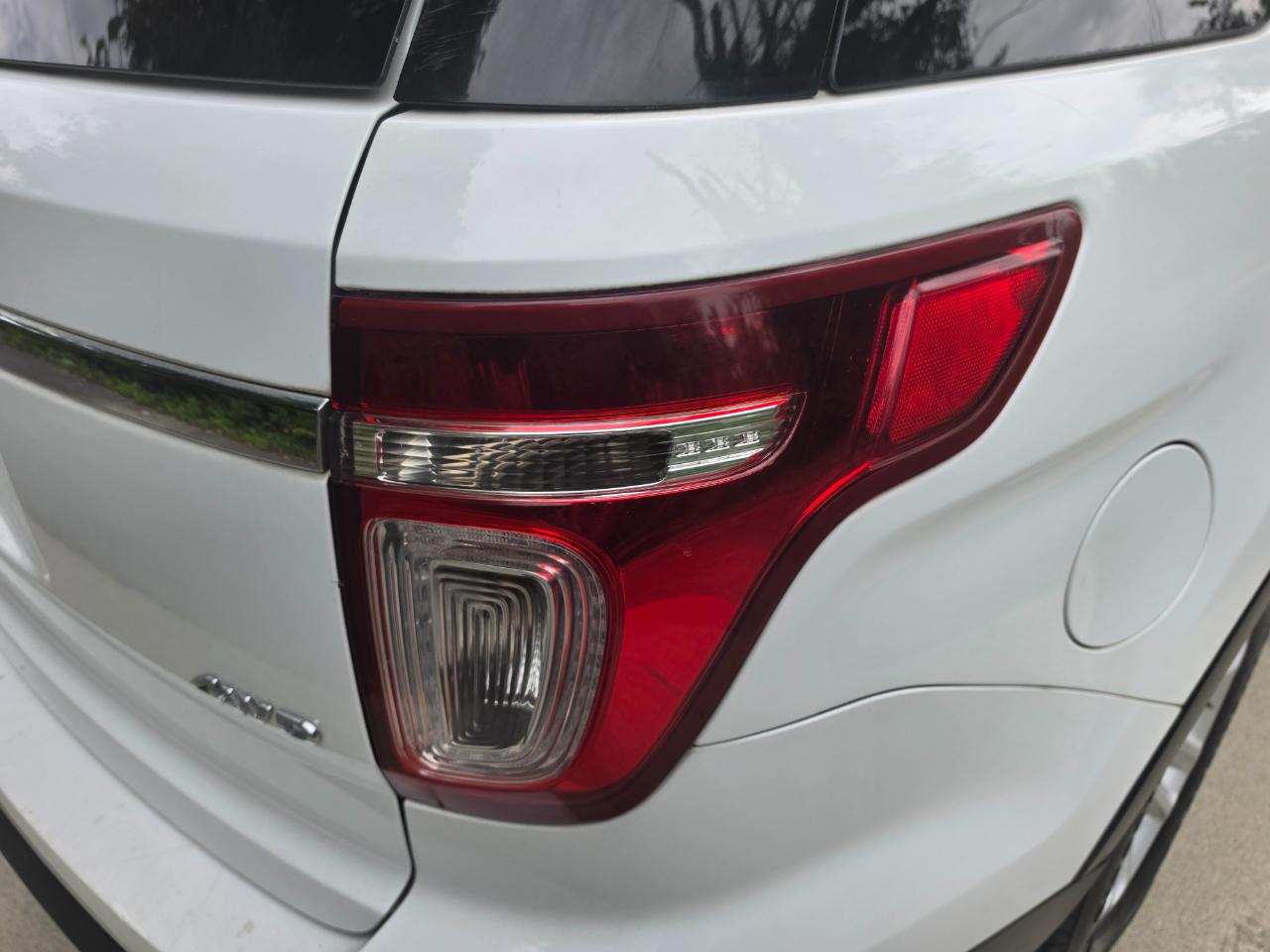 Ford Explorer Base 4WD 2015