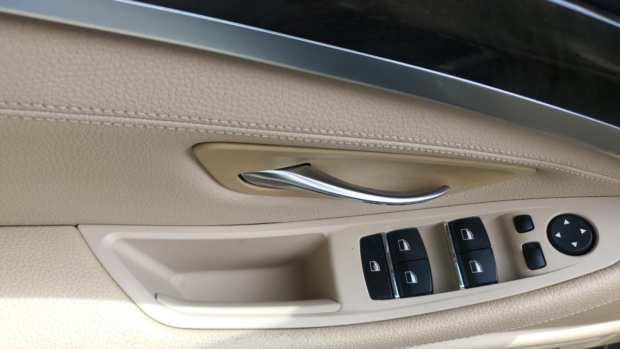 BMW 5-Series 528i xDrive 2015