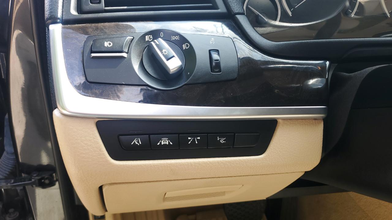 BMW 5-Series 528i xDrive 2015