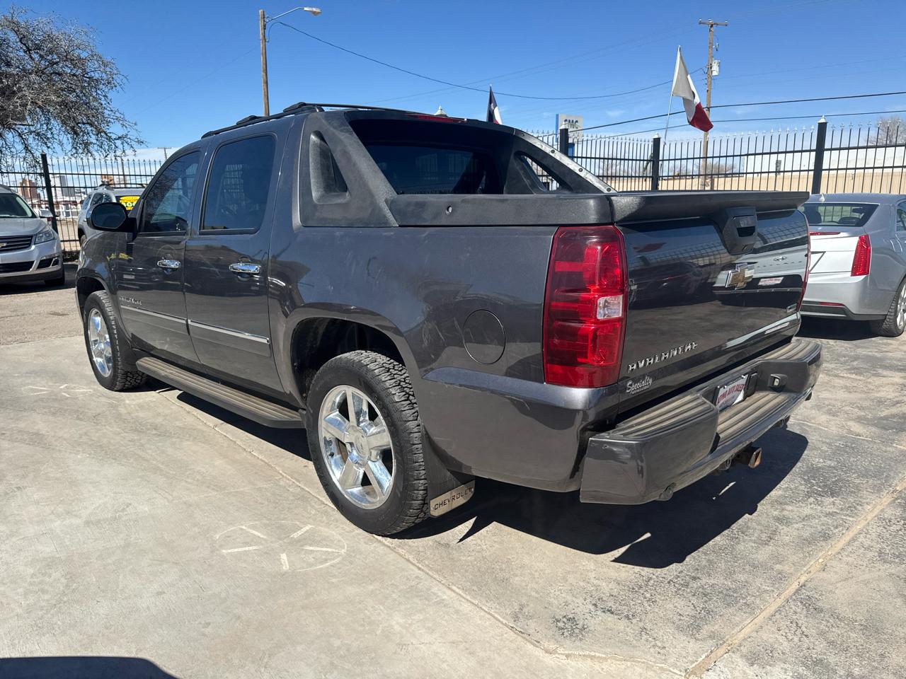 Chevrolet Avalanche LTZ 4WD 2011