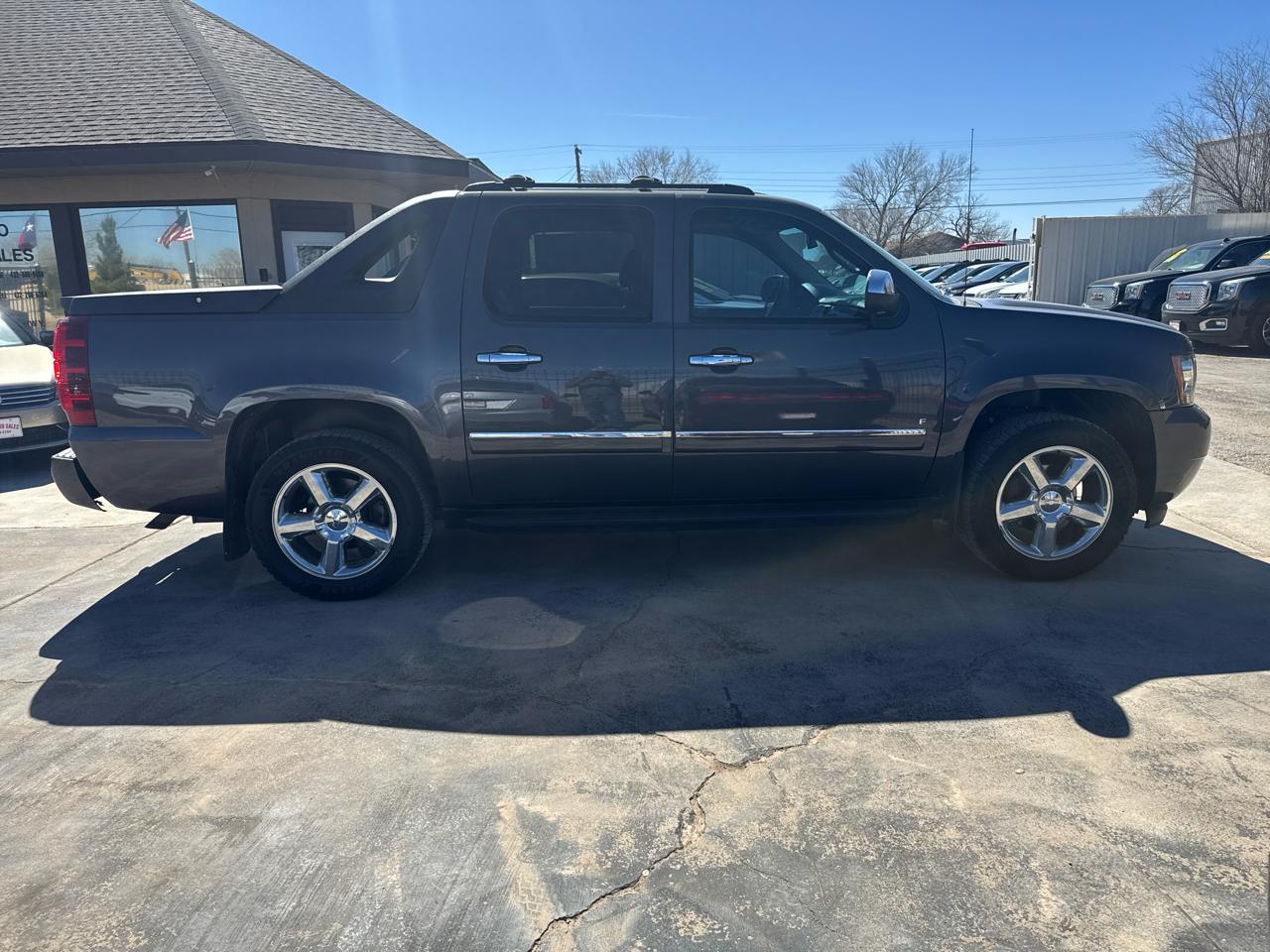 Chevrolet Avalanche LTZ 4WD 2011