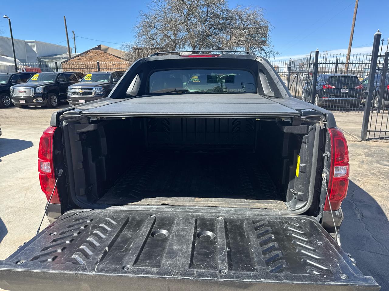 Chevrolet Avalanche LTZ 4WD 2011