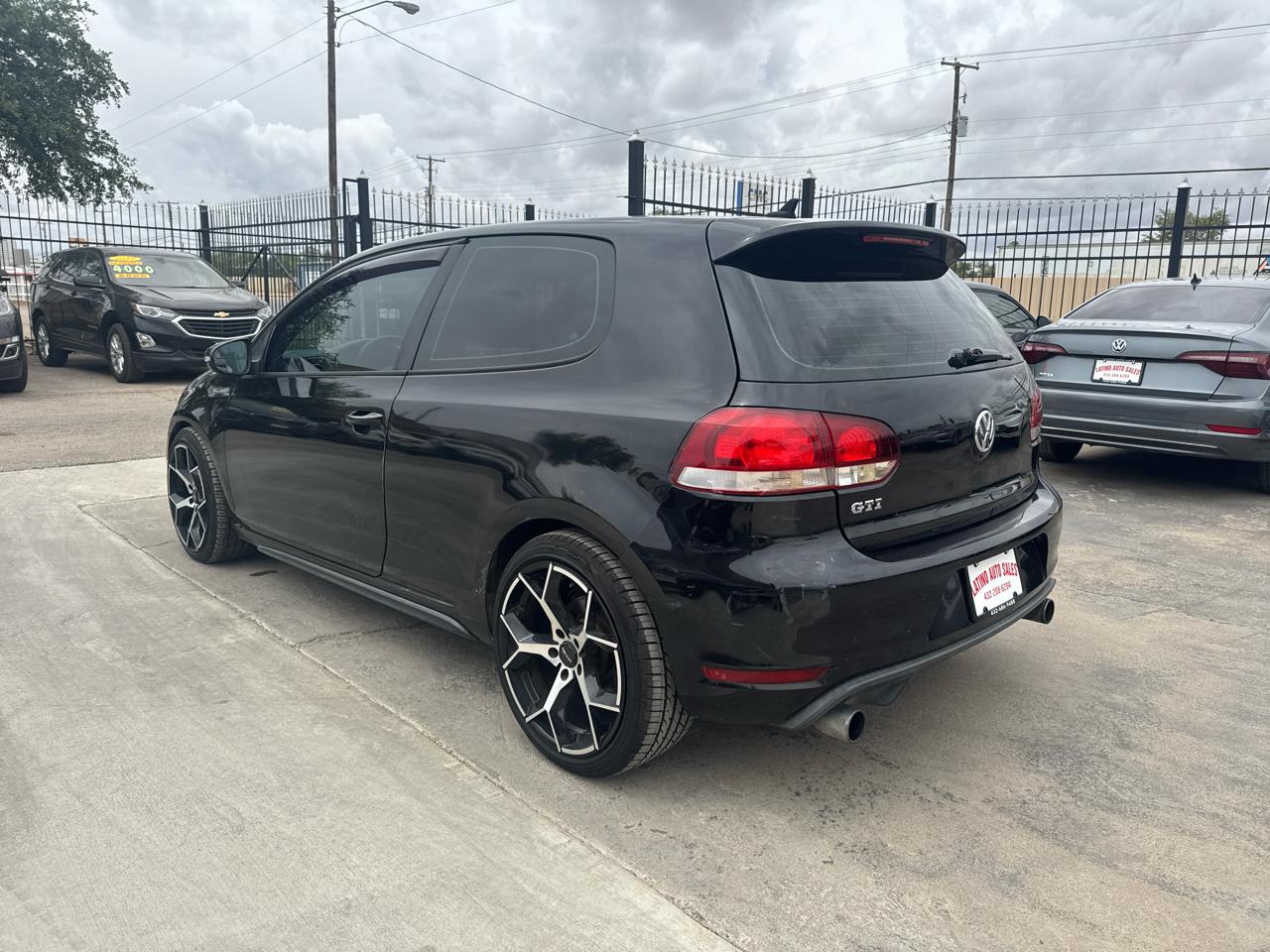 Volkswagen GTI 2.0T Coupe PZEV 2011