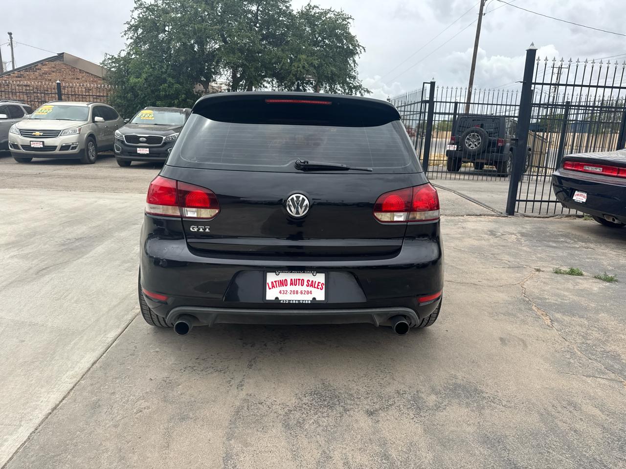 Volkswagen GTI 2.0T Coupe PZEV 2011