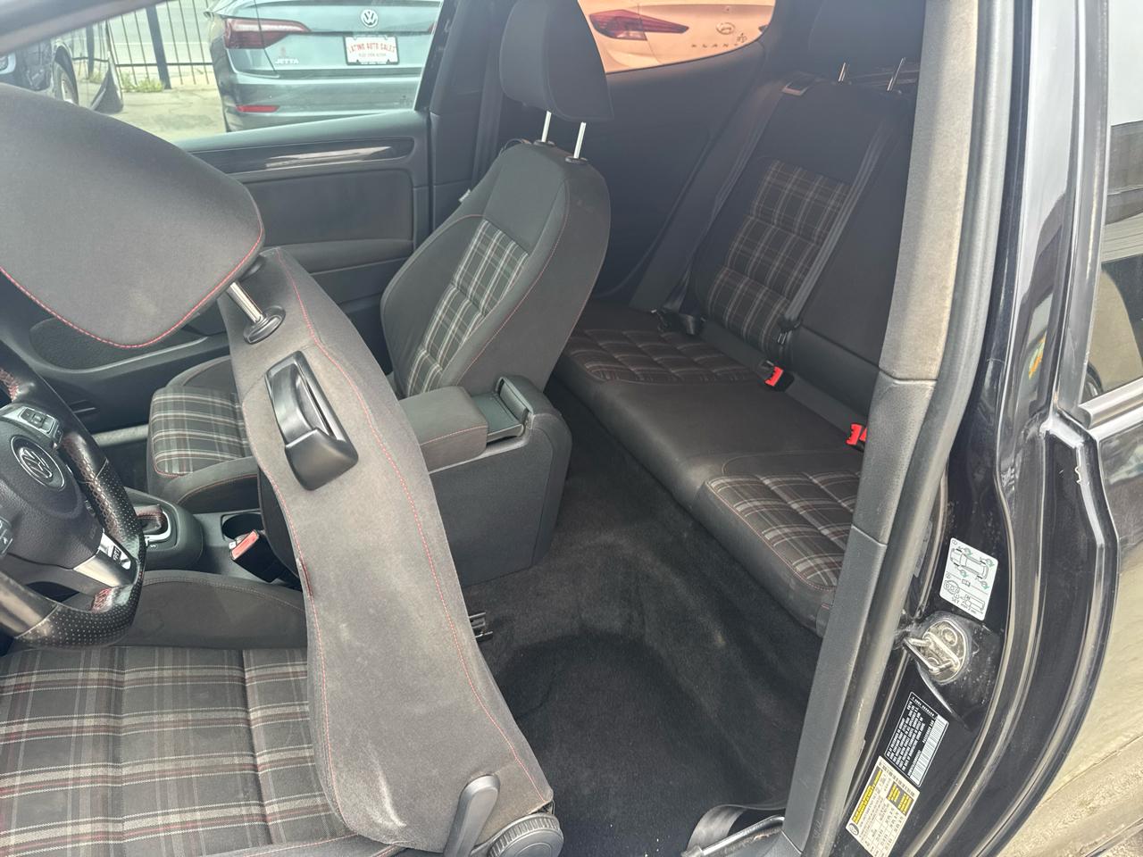 Volkswagen GTI 2.0T Coupe PZEV 2011