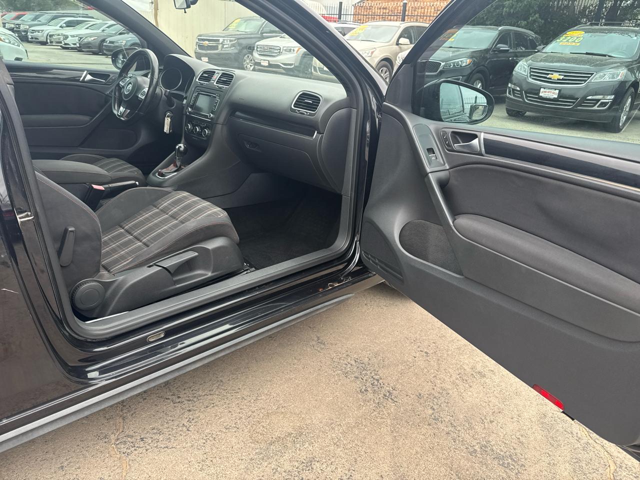 Volkswagen GTI 2.0T Coupe PZEV 2011