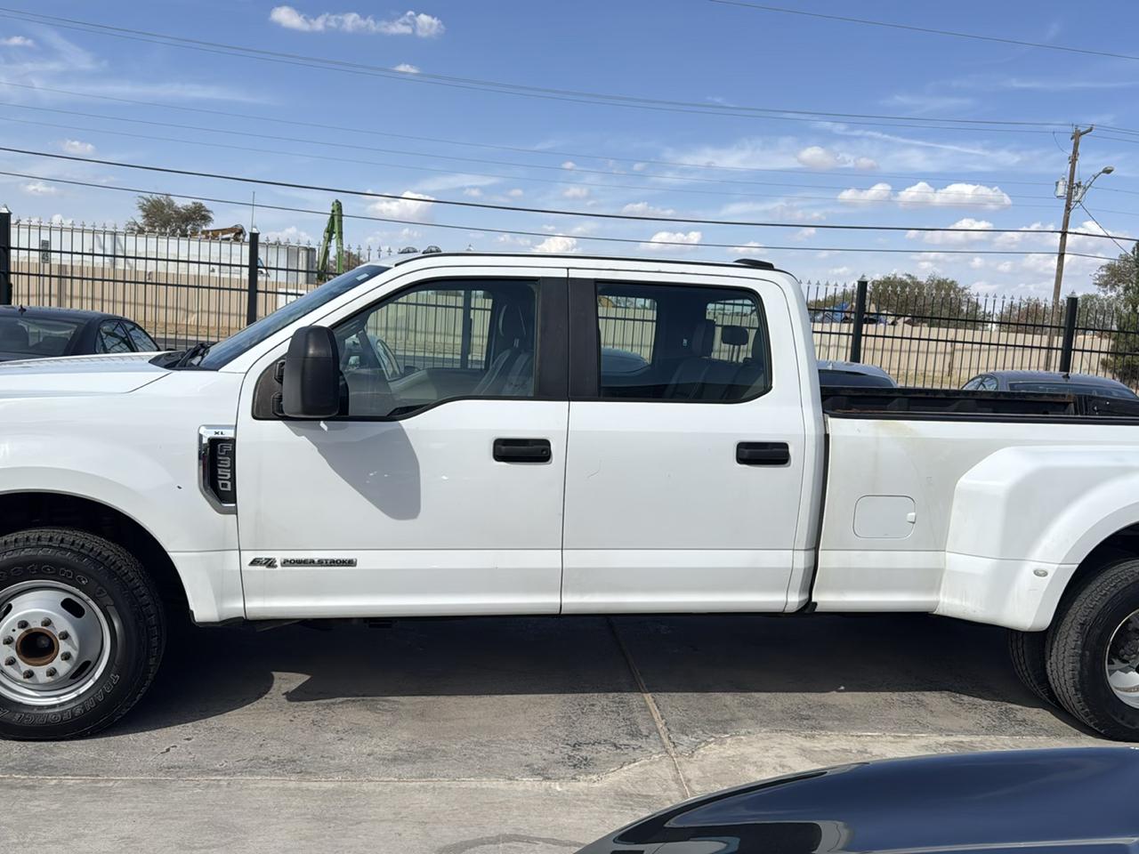Ford F-350 SD XL Crew Cab Long Bed DRW 2WD 2020