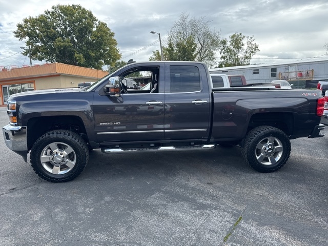 2016 Chevrolet Silverado 2500HD LTZ photo 3