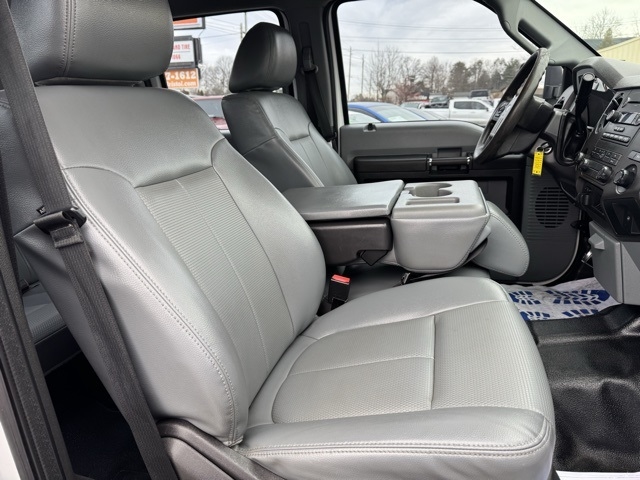 Ford Super Duty F-250 SRW 4WD Crew Cab 156" XL 2016