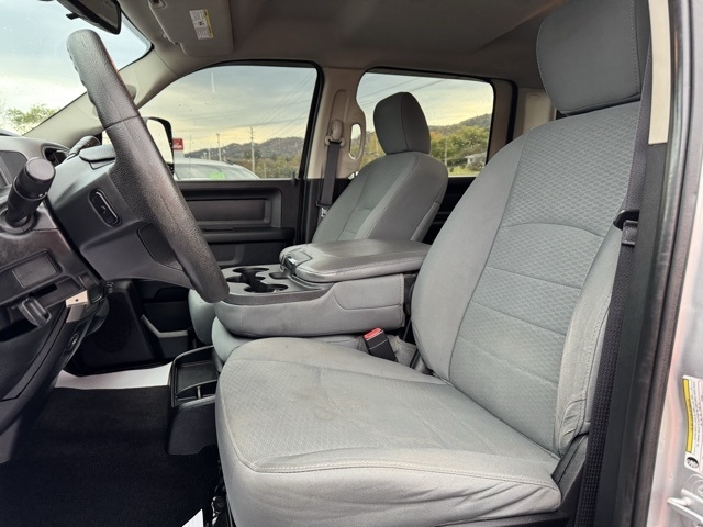 RAM 2500 4WD Crew Cab 149" Tradesman 2016 RAM 2500 4WD Crew Cab 149" Tradesman 2016
