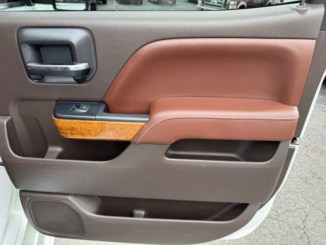 Chevrolet Silverado 2500HD Built After Aug 14 4WD Crew Cab 153.7" High Country 2015